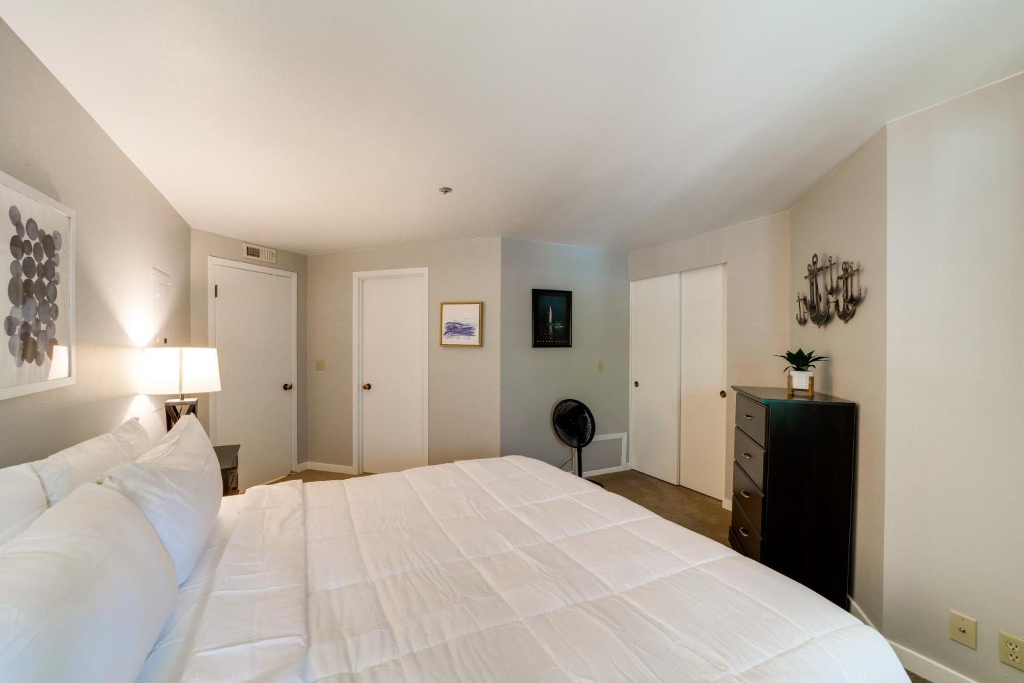 Beautiful Condo With Balcony On Lake Chelan! ภายนอก รูปภาพ