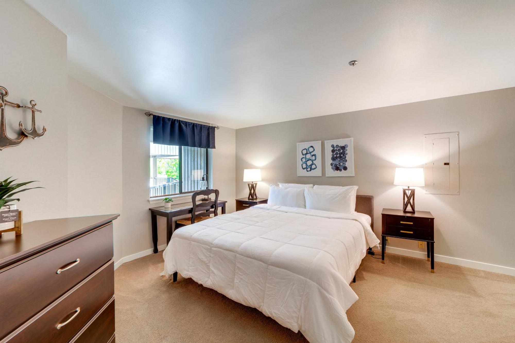 Beautiful Condo With Balcony On Lake Chelan! ภายนอก รูปภาพ