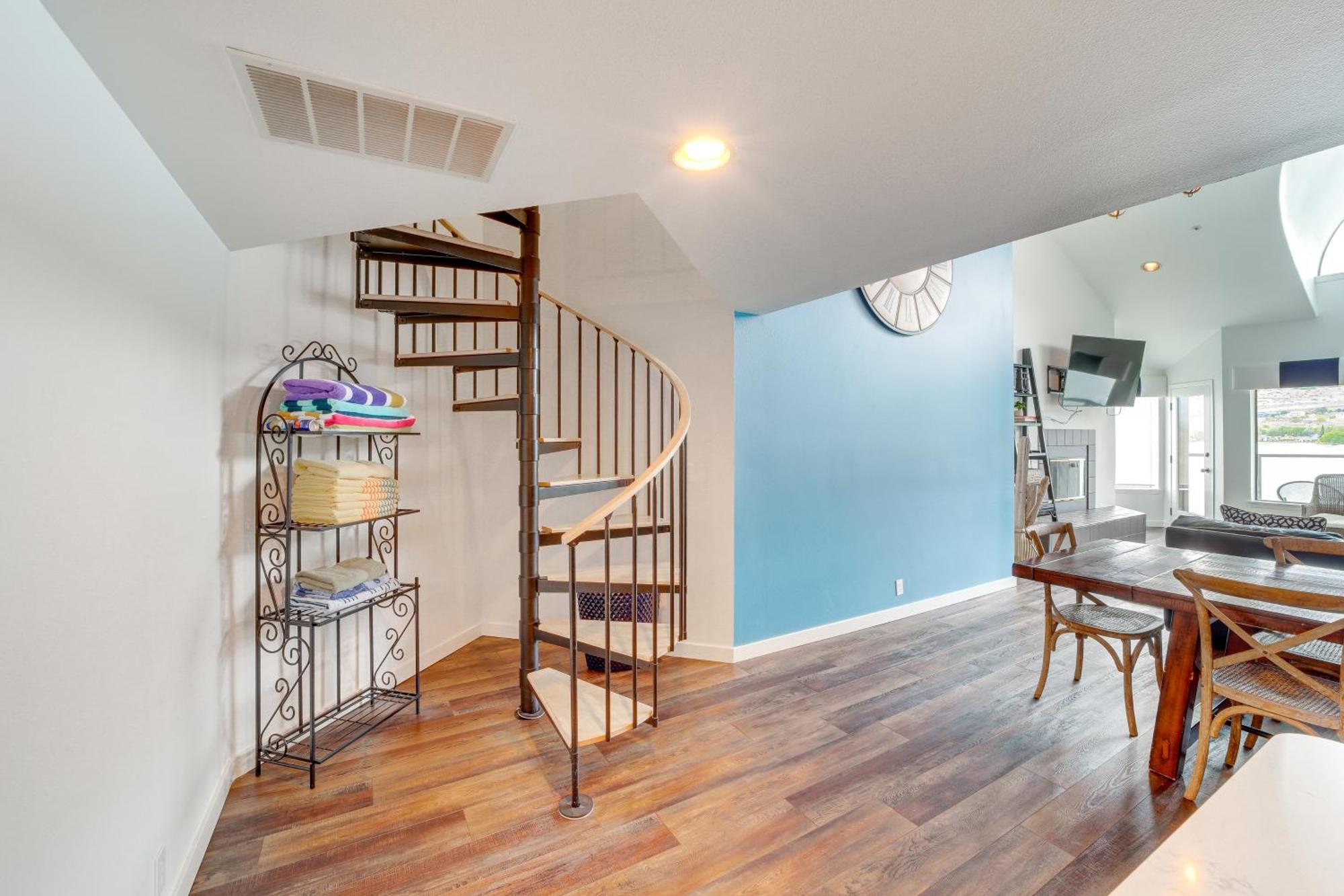 Beautiful Condo With Balcony On Lake Chelan! ภายนอก รูปภาพ